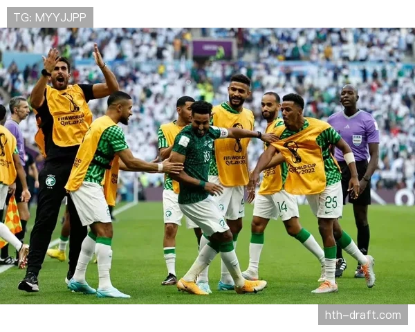 南美足球战术深度解析：如何提升球队竞争力的趋势与方法探讨