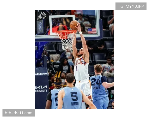 布克关键时刻单打效率提升显著拉开队内得分差距