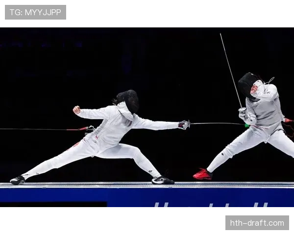 孙一文连换几套衣服，球场上和日常简直判若两人，谁能想到？