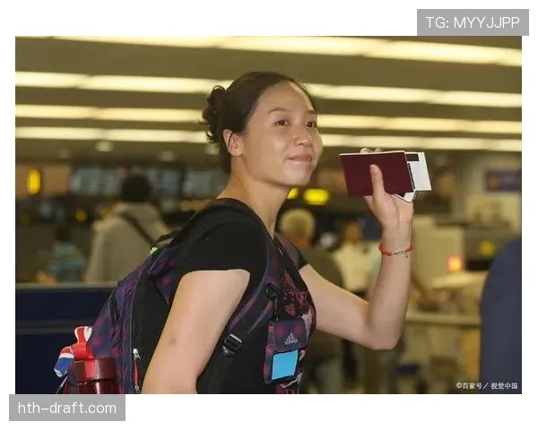 如果在机场碰到魏秋月，安检还以为她是来走秀的