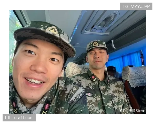 汪顺晒生活照那张餐桌，我的工资卡自觉投降