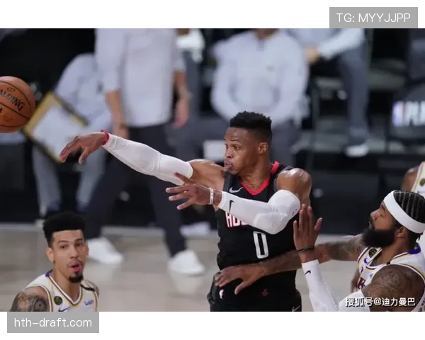 韦斯特布鲁克赛场上炸裂，私下却能一身潮牌堆成山，普通人得服！